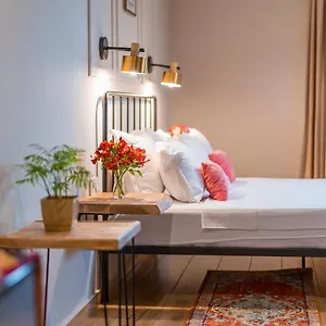 https://twentyone-by-vintage-hotel-collections.alltbilisihotels.com